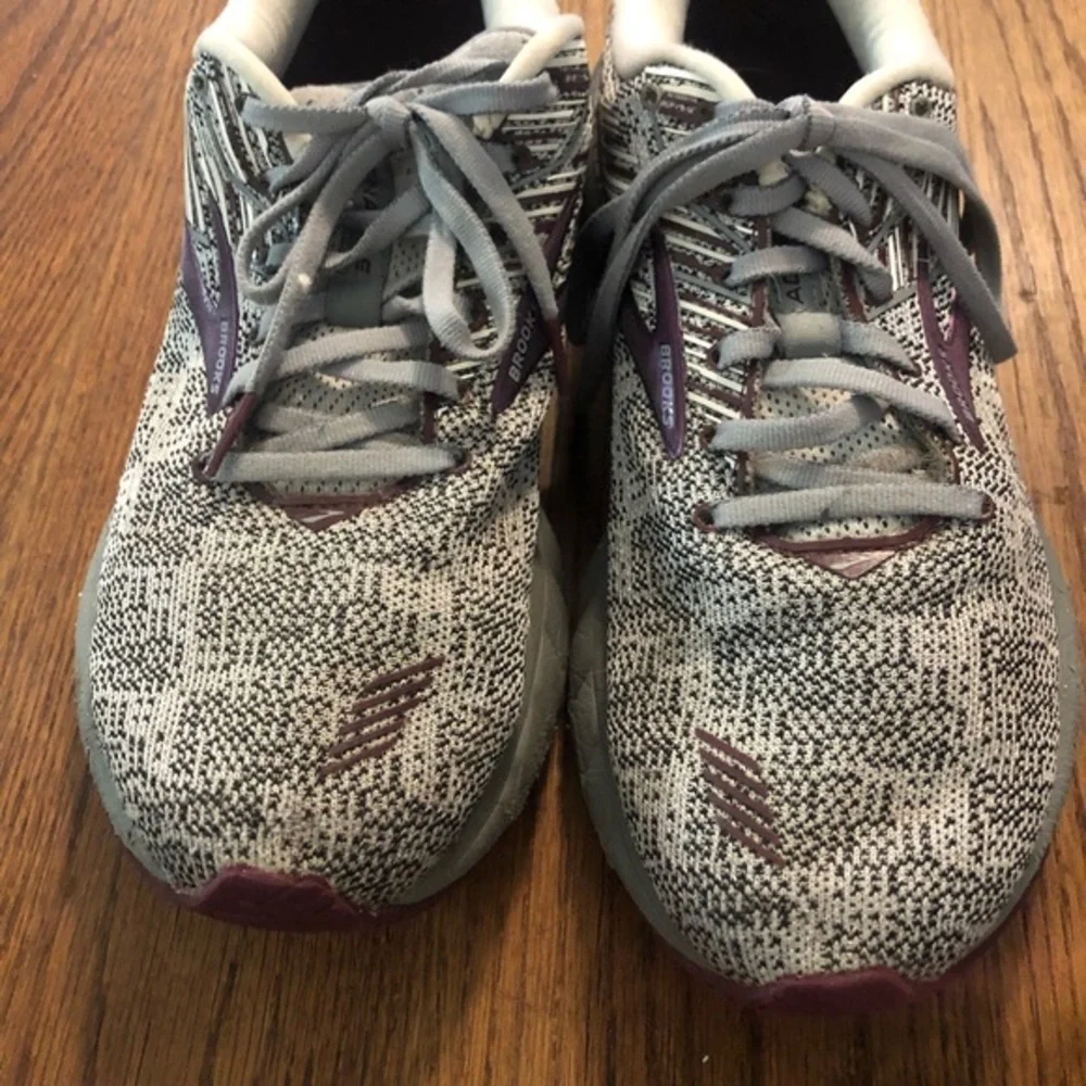 Brooks Adrenaline 19 Wolf Gray Men’s 11 EUC
